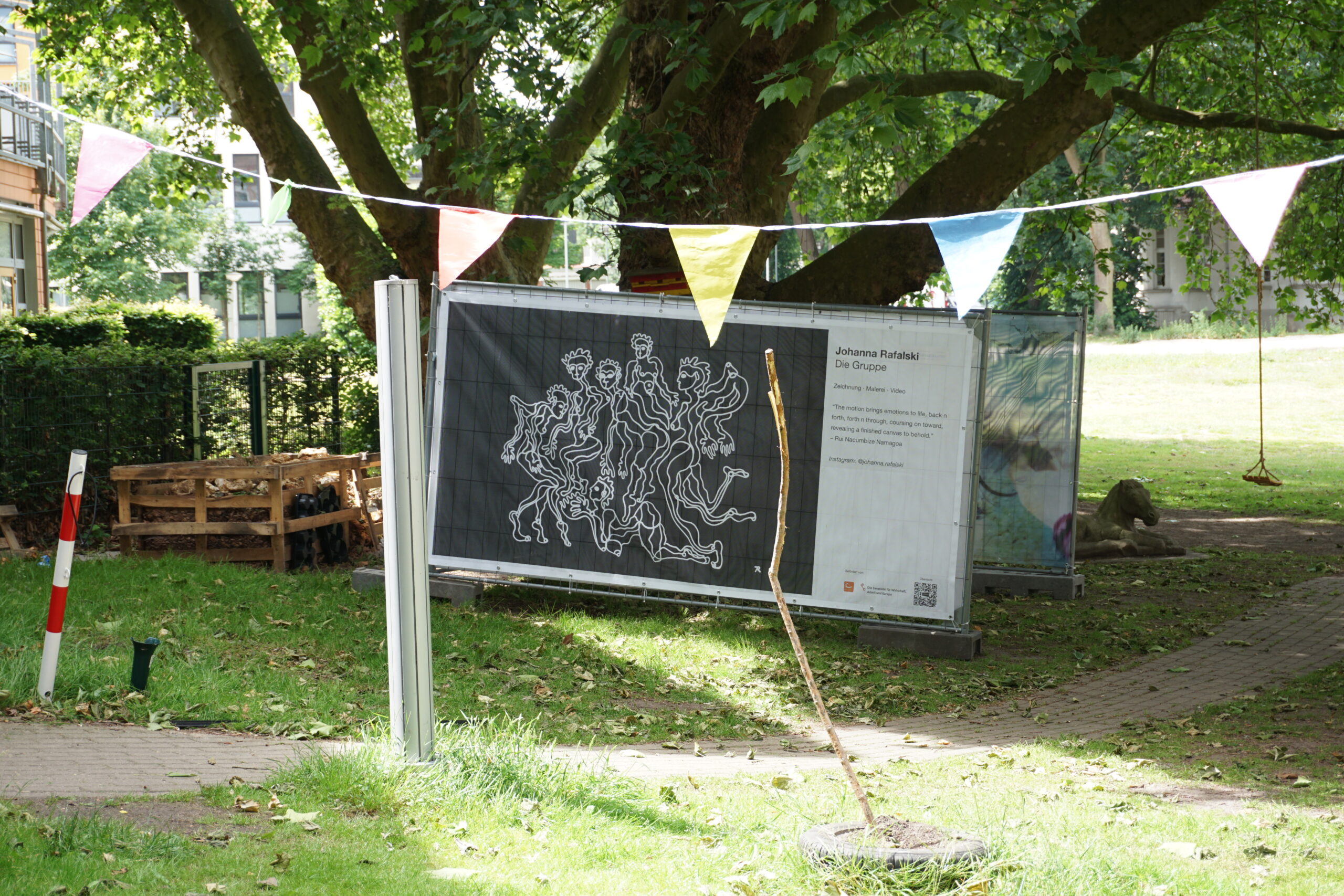 Bedrucktes Bauzaunbanner im Garten des Creative Hub Bremen